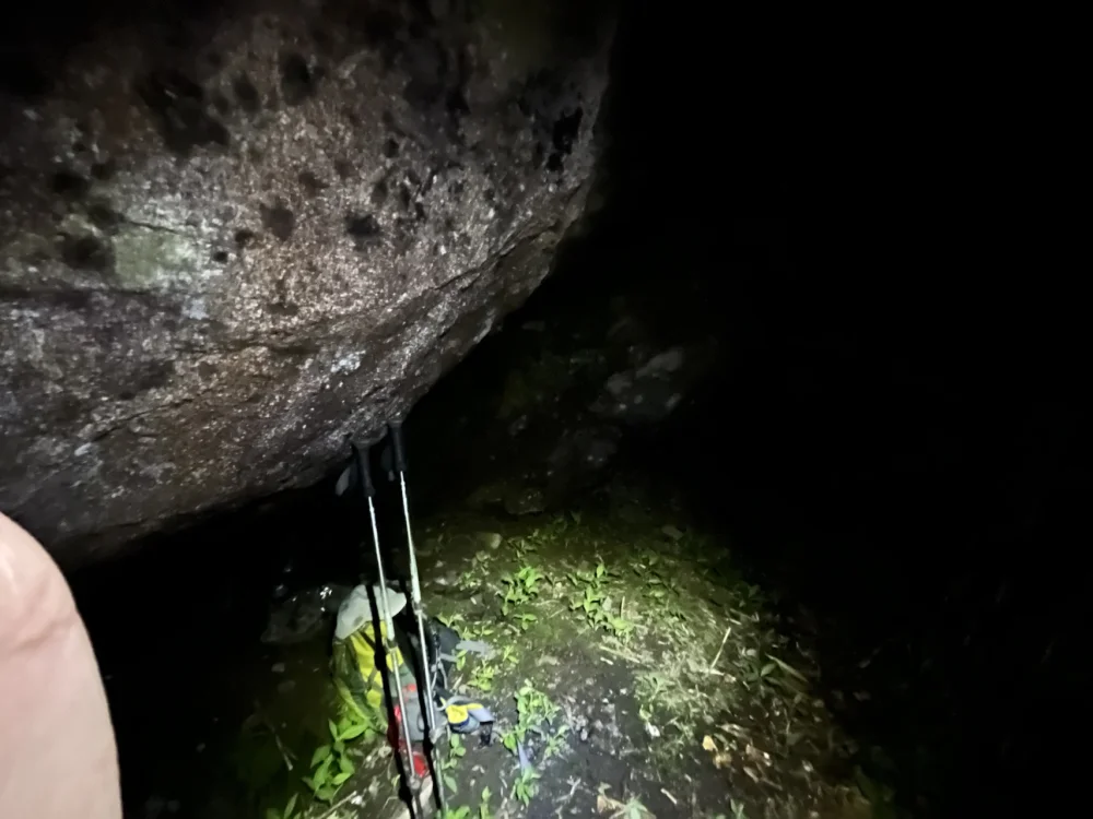 深夜出发时的夜色与山路