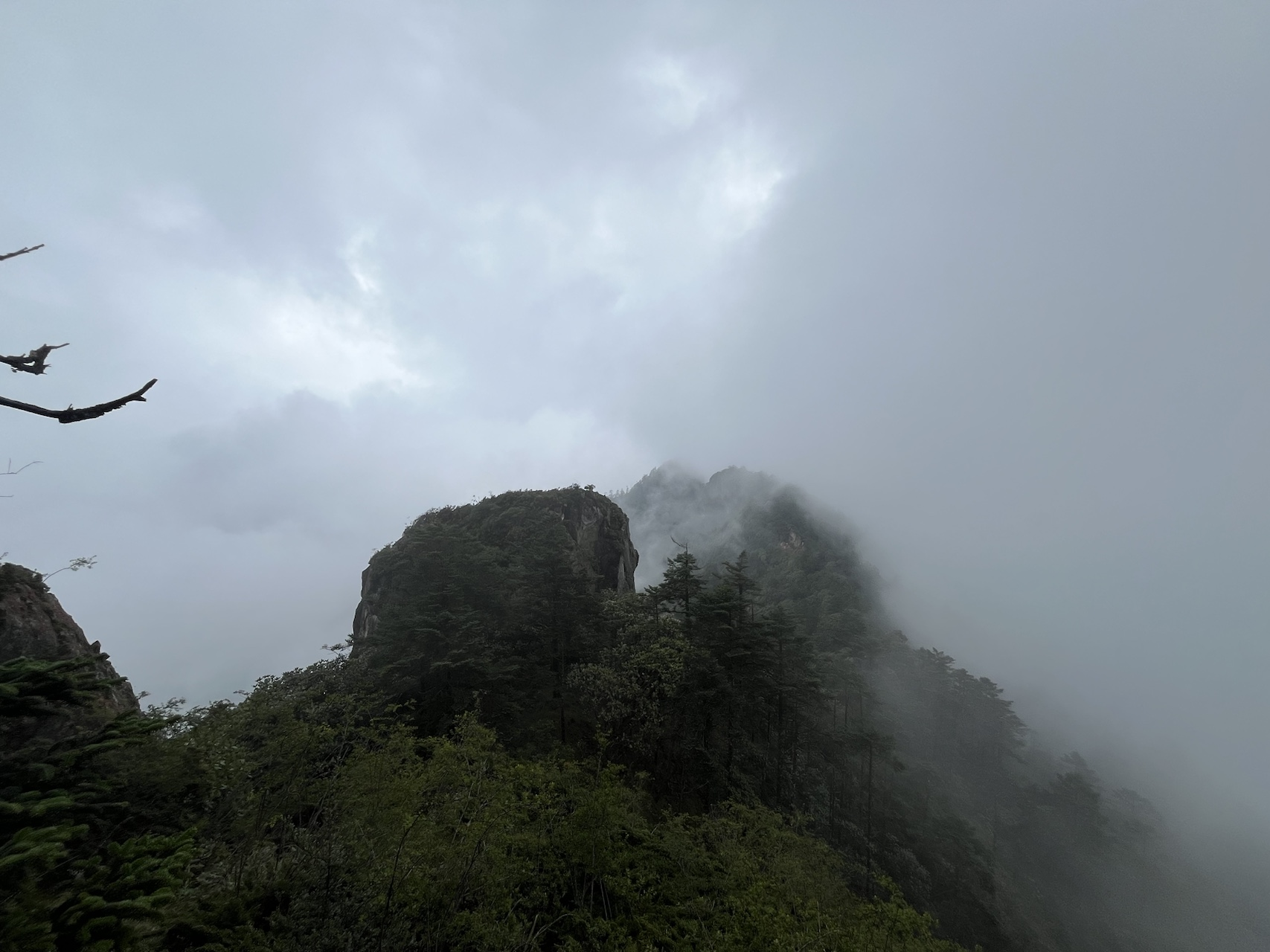 铁瓦殿穿越黄草坪